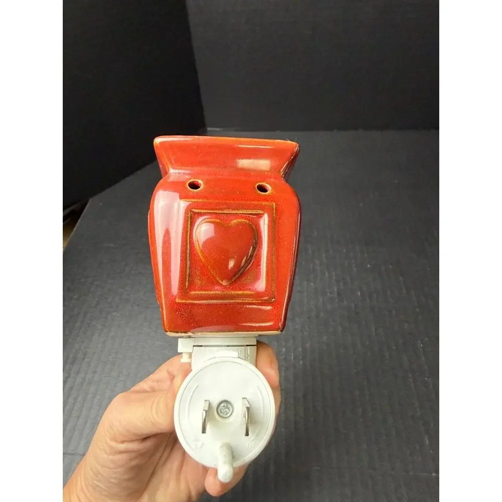 Scentsy heartfelt plug